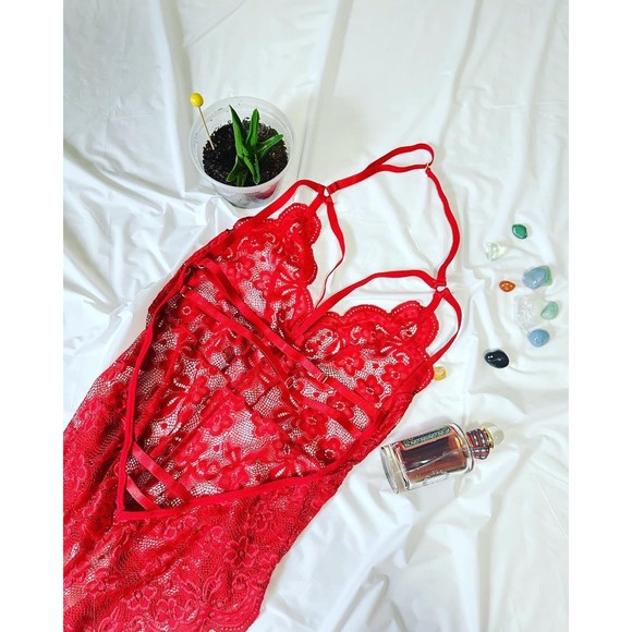 3 WISHES Red Seductive Scalloped Lace Teddy - Picture 6 of 8